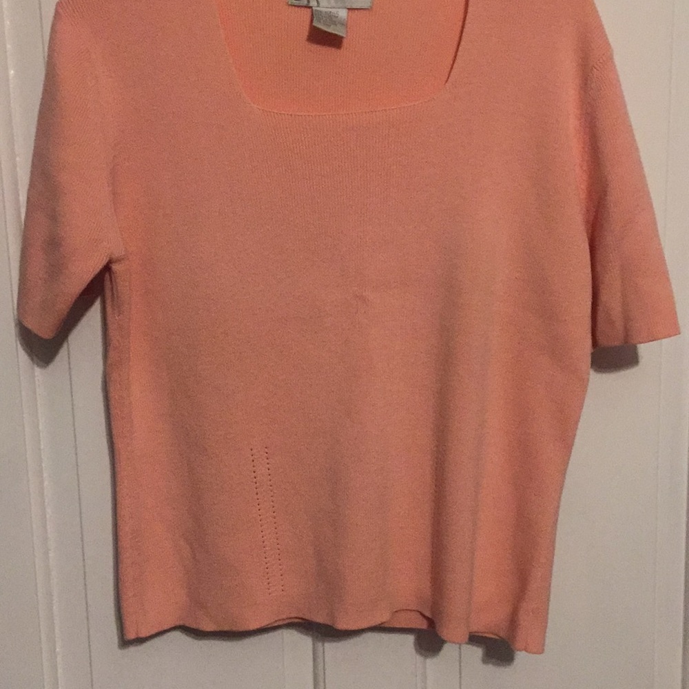 Short sleeve sweater.
